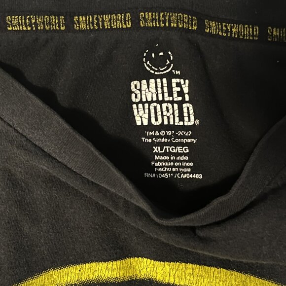 Smiley Face Graphic Tee Men's XL Spray Paint SmileyWorld Black Yellow Streetwear - Picture 4 of 5